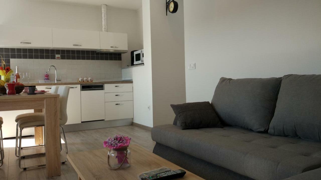 Apartments Angeline Ровиньско село Экстерьер фото